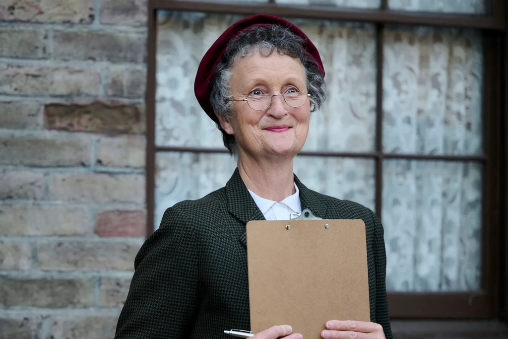 Who Is Georgie Glen?